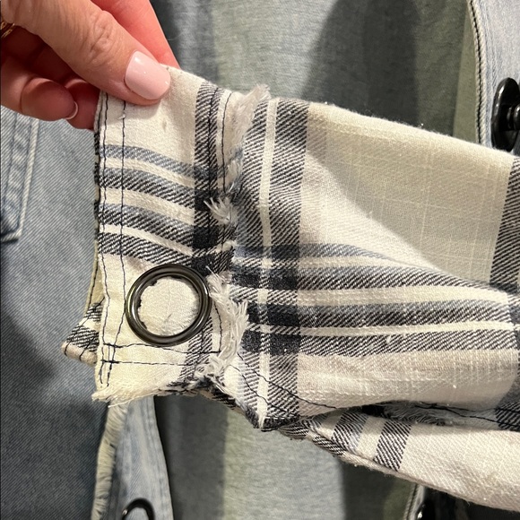 Oli & Hali NWT Blue/White Jean Jacket w oversized snap buttons and plaid sleeves - Picture 8 of 16